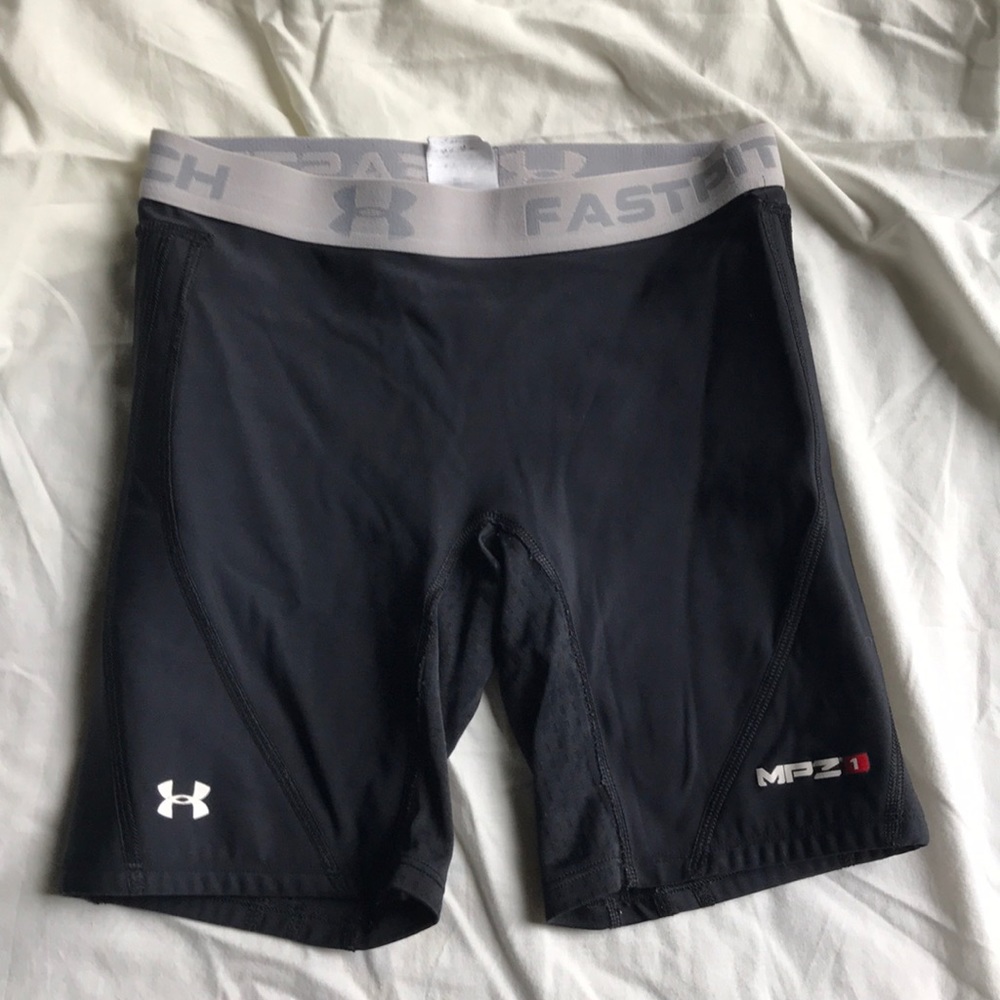 Under armour black small women’s sliding shorts